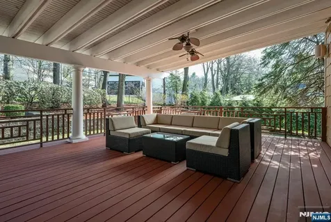 445 Pine Hill Road Leonia NJ 07605