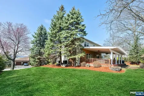 445 Pine Hill Road Leonia NJ 07605