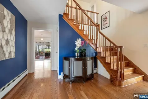 445 Pine Hill Road Leonia NJ 07605