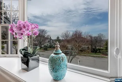 445 Pine Hill Road Leonia NJ 07605