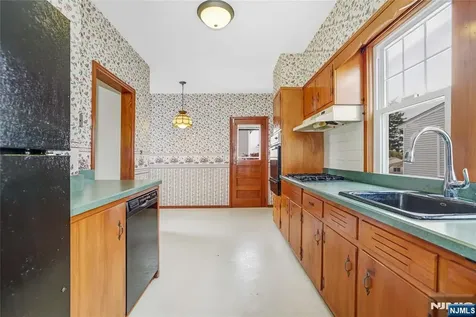 455 Stuyvesant Avenue Lyndhurst NJ 07071