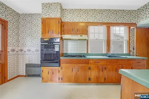 455 Stuyvesant Avenue Lyndhurst NJ 07071