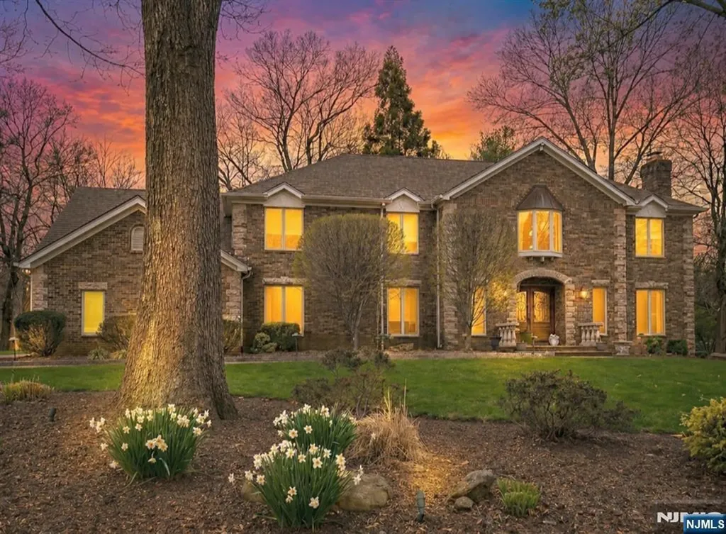 24 Country Club Way Demarest NJ 07627