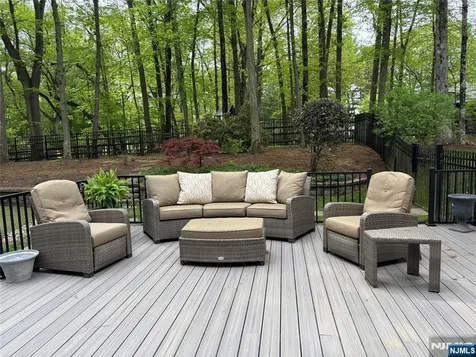 24 Country Club Way Demarest NJ 07627