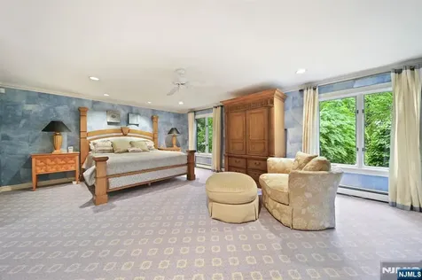 24 Country Club Way Demarest NJ 07627