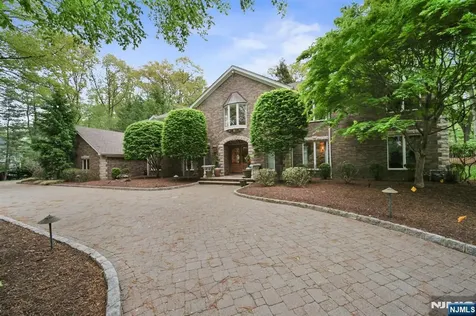24 Country Club Way Demarest NJ 07627