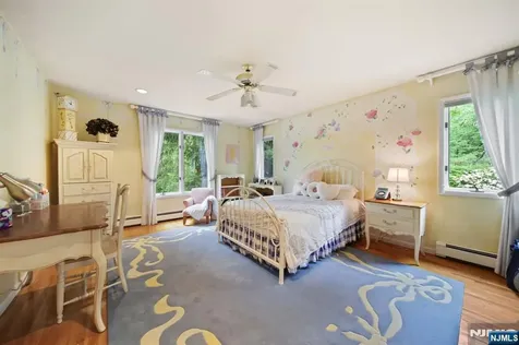 24 Country Club Way Demarest NJ 07627
