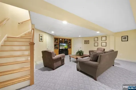 24 Country Club Way Demarest NJ 07627