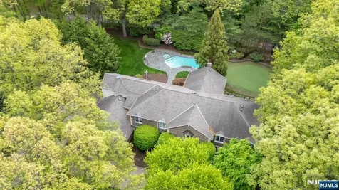 24 Country Club Way Demarest NJ 07627