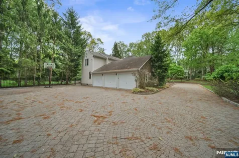 24 Country Club Way Demarest NJ 07627