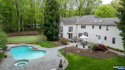 24 Country Club Way Demarest NJ 07627