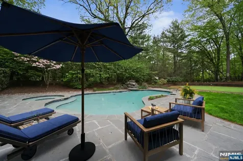 24 Country Club Way Demarest NJ 07627