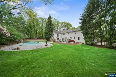 24 Country Club Way Demarest NJ 07627