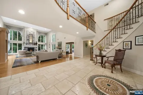 24 Country Club Way Demarest NJ 07627
