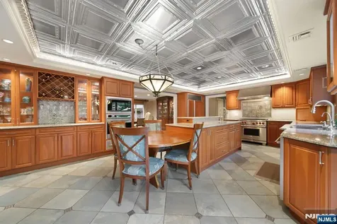 24 Country Club Way Demarest NJ 07627