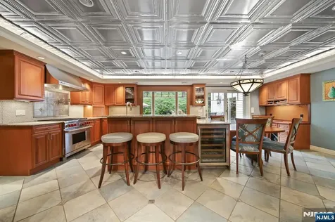 24 Country Club Way Demarest NJ 07627