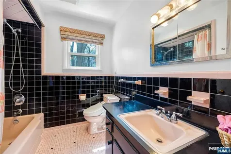 11 Sunset Road Demarest NJ 07627