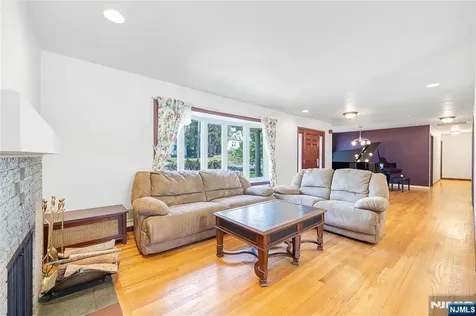 11 Sunset Road Demarest NJ 07627