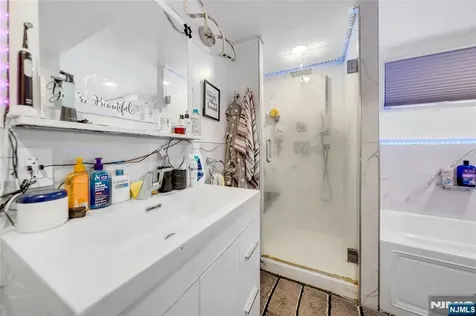 4 Jeffrey Road Wayne NJ 07470