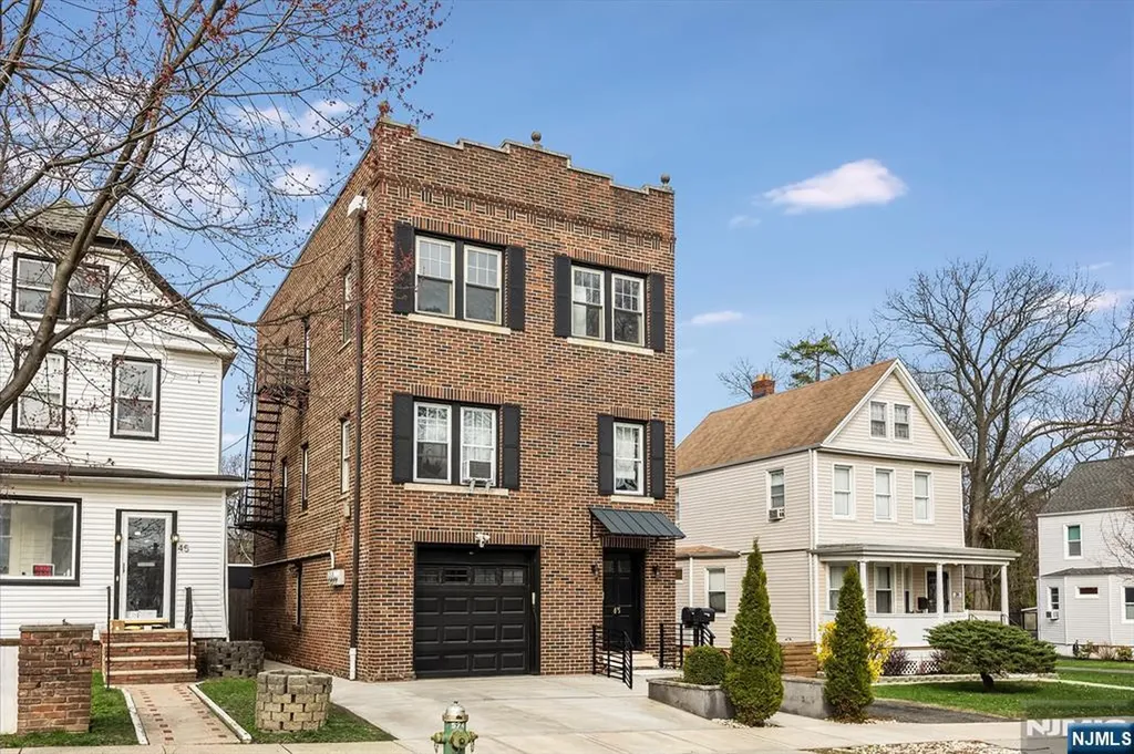 43 Pleasant Way Montclair NJ 07042