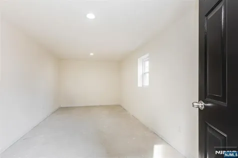 43 Pleasant Way Montclair NJ 07042