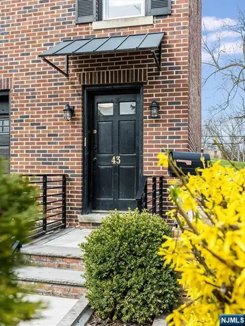 43 Pleasant Way Montclair NJ 07042