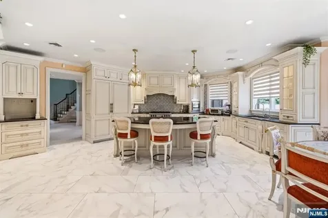 27 Roberts Road Englewood Cliffs NJ 07632