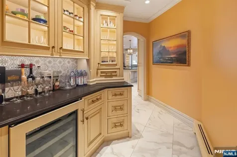 27 Roberts Road Englewood Cliffs NJ 07632