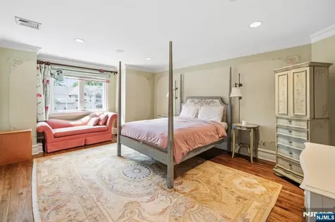 27 Roberts Road Englewood Cliffs NJ 07632