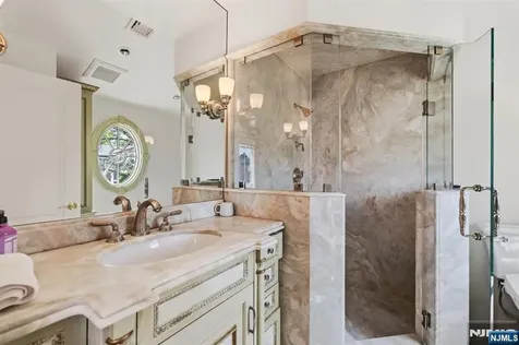 27 Roberts Road Englewood Cliffs NJ 07632