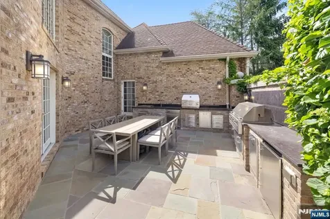 27 Roberts Road Englewood Cliffs NJ 07632