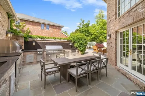 27 Roberts Road Englewood Cliffs NJ 07632