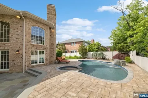 27 Roberts Road Englewood Cliffs NJ 07632