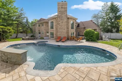 27 Roberts Road Englewood Cliffs NJ 07632