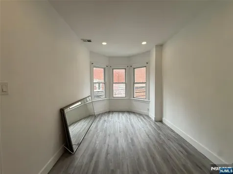 270 1/2 Summit Avenue Jersey City NJ 07306