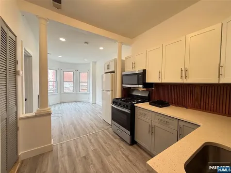 270 1/2 Summit Avenue Jersey City NJ 07306
