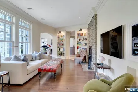 2 Saddle Brook Drive Ho-ho-kus NJ 07423