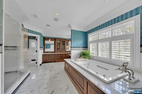 2 Saddle Brook Drive Ho-ho-kus NJ 07423