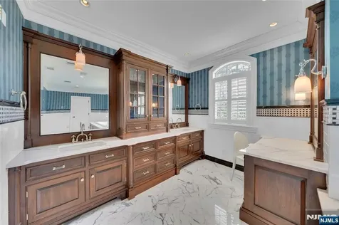 2 Saddle Brook Drive Ho-ho-kus NJ 07423