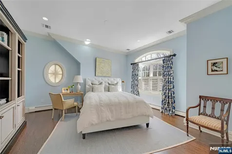 2 Saddle Brook Drive Ho-ho-kus NJ 07423