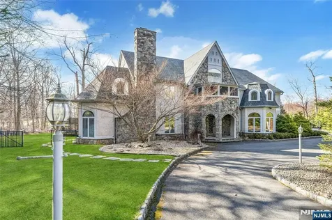 9 Cameron Road Saddle River NJ 07458