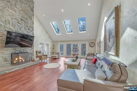9 Cameron Road Saddle River NJ 07458
