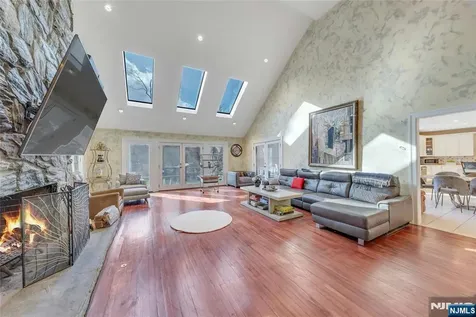 9 Cameron Road Saddle River NJ 07458