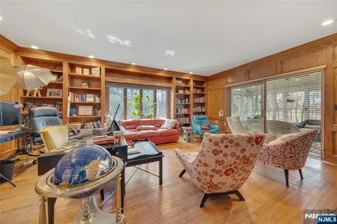 9 Cameron Road Saddle River NJ 07458