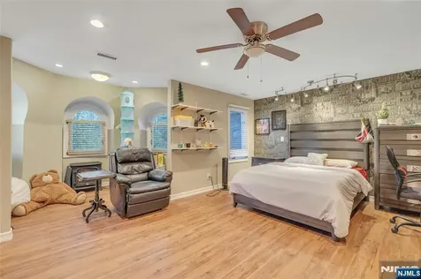 9 Cameron Road Saddle River NJ 07458