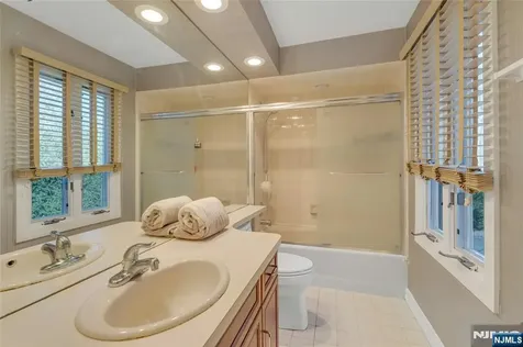 9 Cameron Road Saddle River NJ 07458