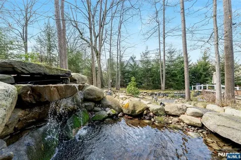9 Cameron Road Saddle River NJ 07458