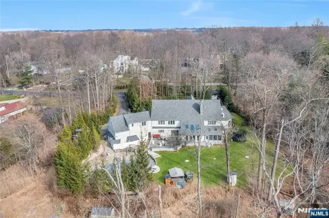 9 Cameron Road Saddle River NJ 07458