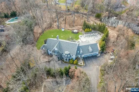 9 Cameron Road Saddle River NJ 07458
