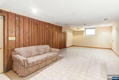 442 Seven Oaks Road Orange NJ 07050